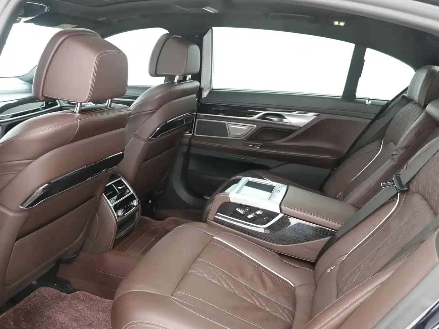 2019 BMW 7 Series 730Li M Sport Package — миниатюра 13