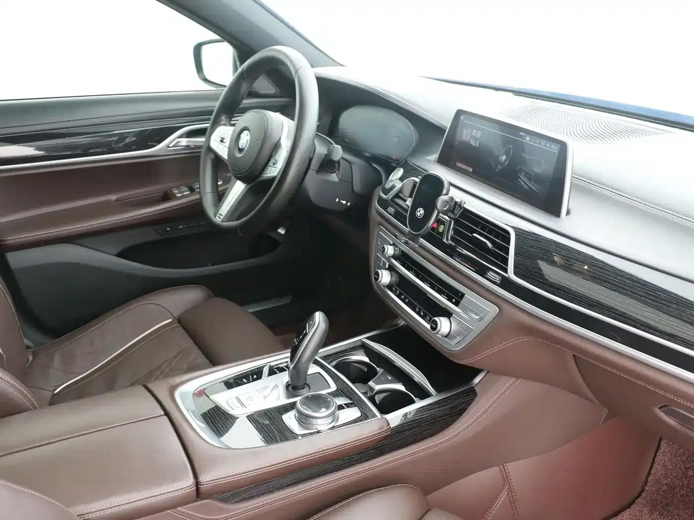 2019 BMW 7 Series 730Li M Sport Package — миниатюра 15