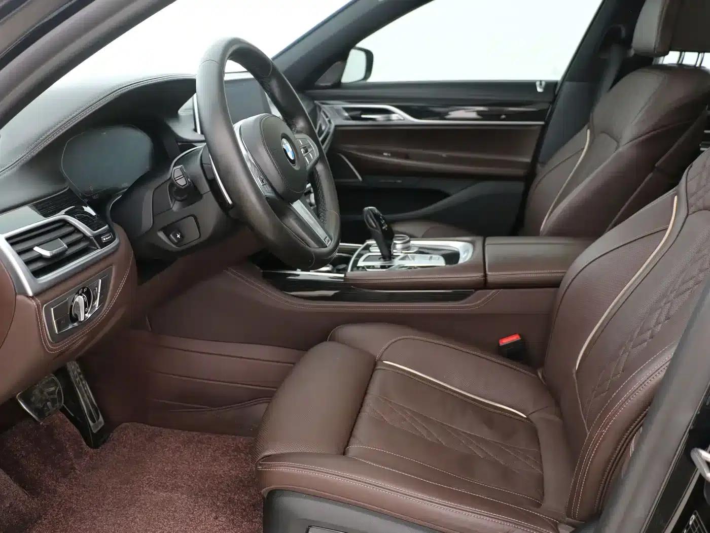 2019 BMW 7 Series 730Li M Sport Package — миниатюра 10