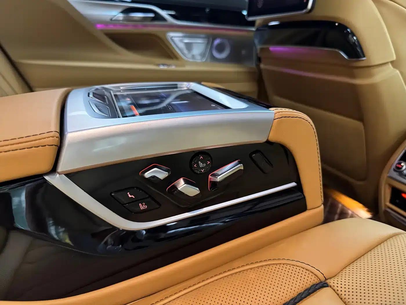 2018 BMW 7 Series 740Li xDrive Luxury M Sport Package — миниатюра 37