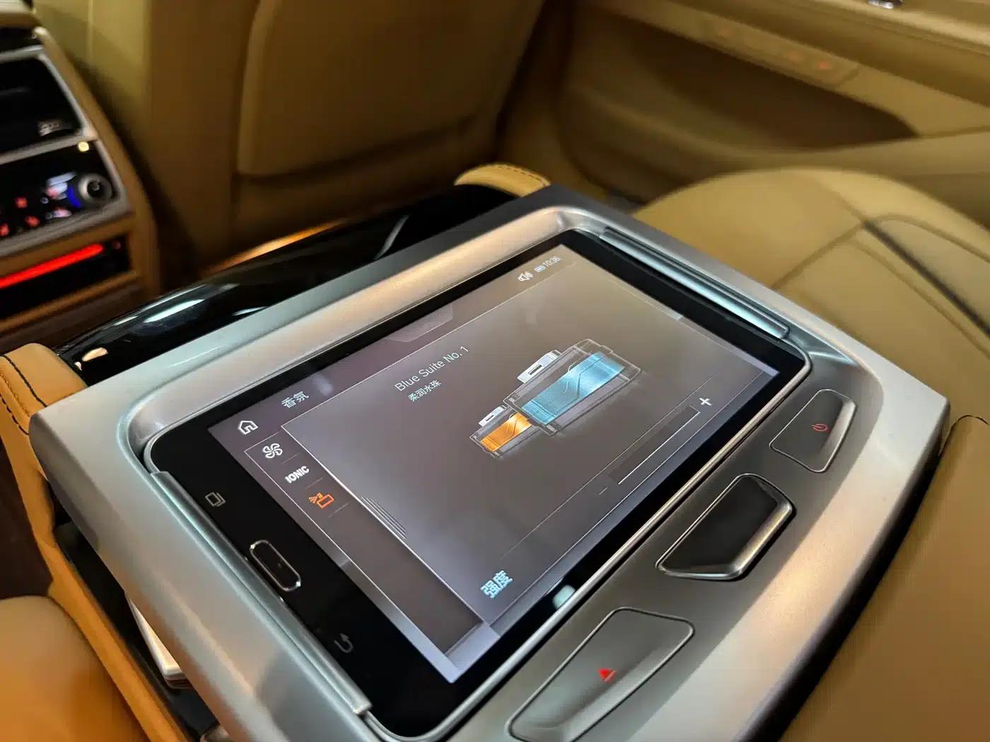 2018 BMW 7 Series 740Li xDrive Luxury M Sport Package — миниатюра 44