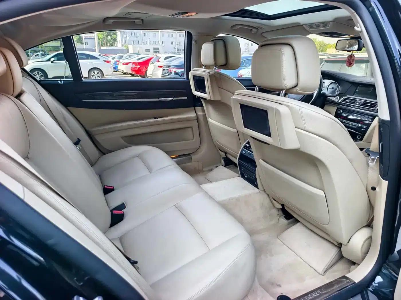 BMW 7 Series 2009 730Li Leading Edition — миниатюра 13
