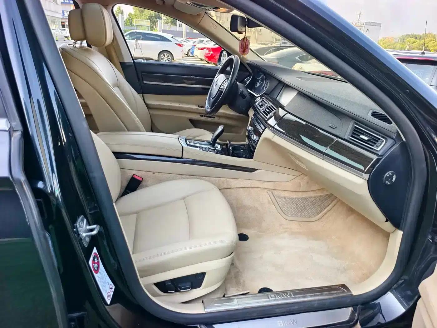 BMW 7 Series 2009 730Li Leading Edition — миниатюра 14