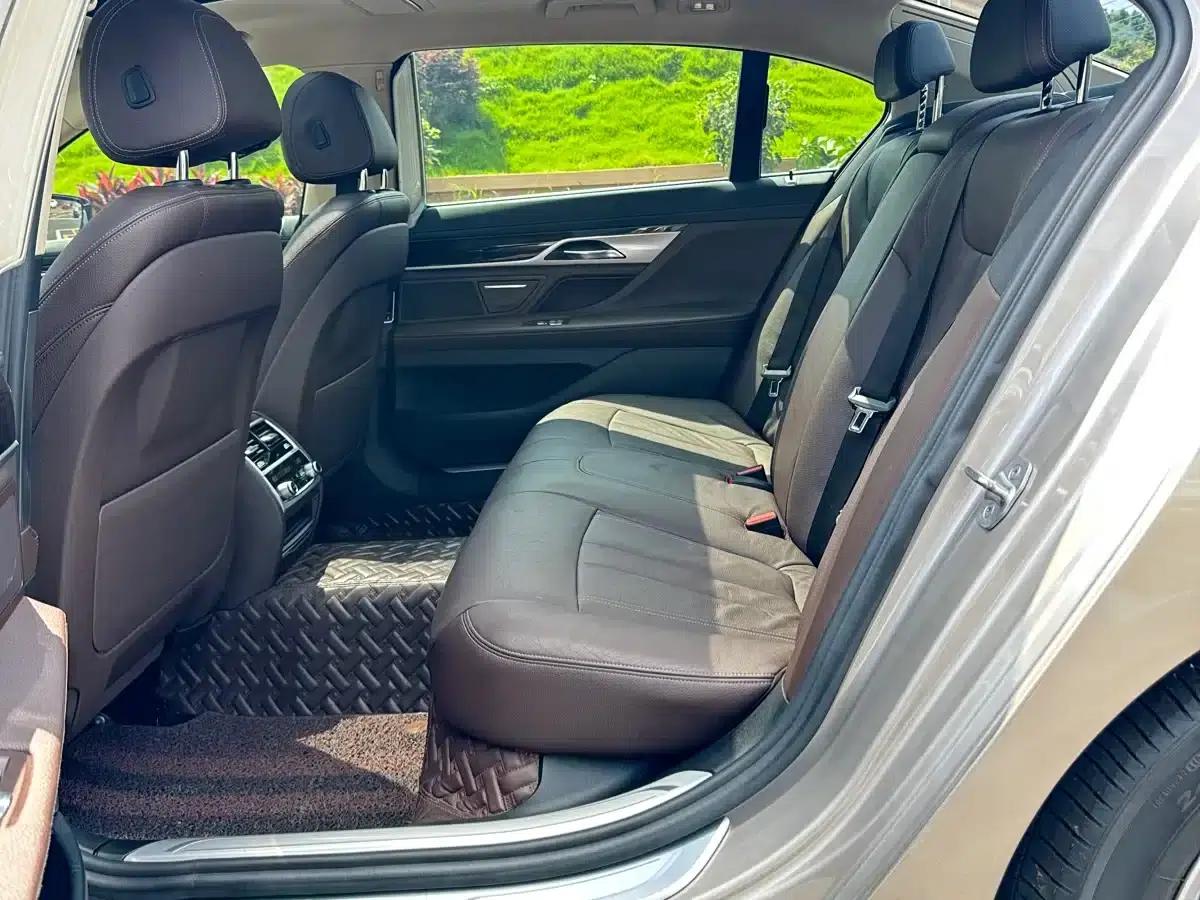 2017 BMW 7 Series 730Li Leading Edition — миниатюра 12