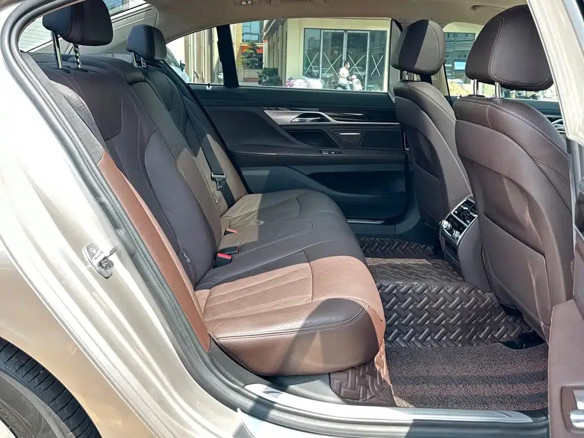 2017 BMW 7 Series 730Li Leading Edition — миниатюра 14