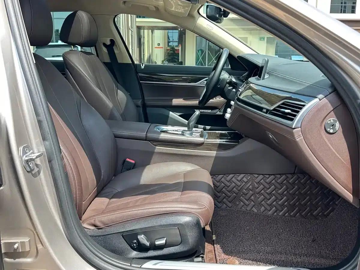 2017 BMW 7 Series 730Li Leading Edition — миниатюра 16