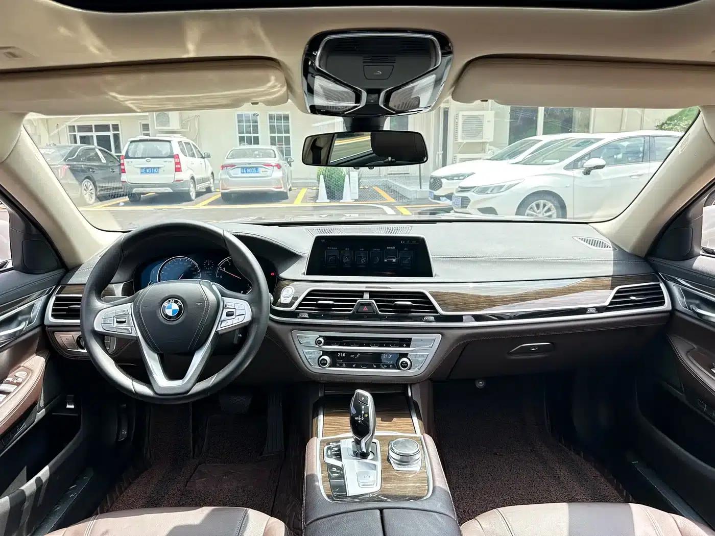 2017 BMW 7 Series 730Li Leading Edition — миниатюра 19