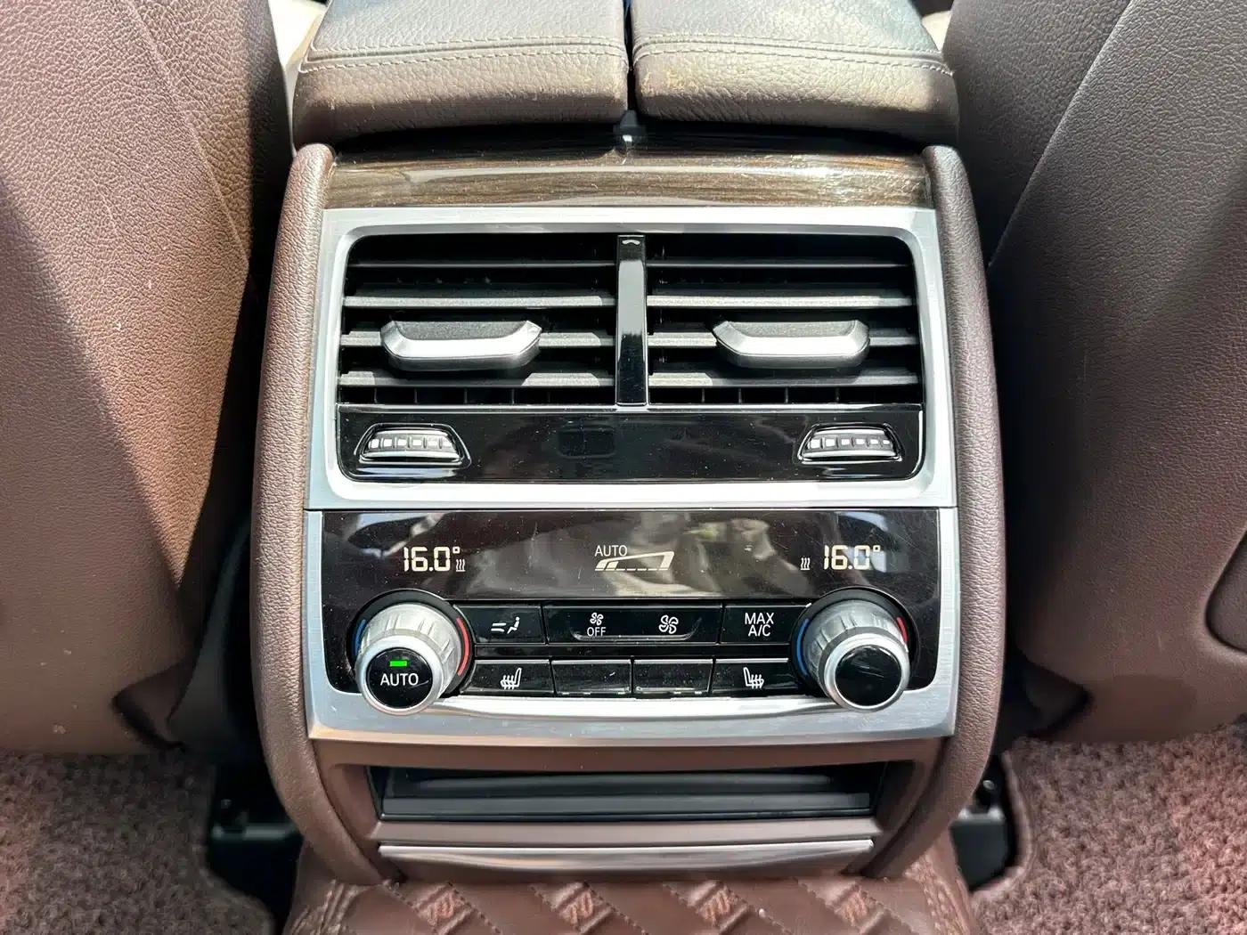 2017 BMW 7 Series 730Li Leading Edition — миниатюра 21