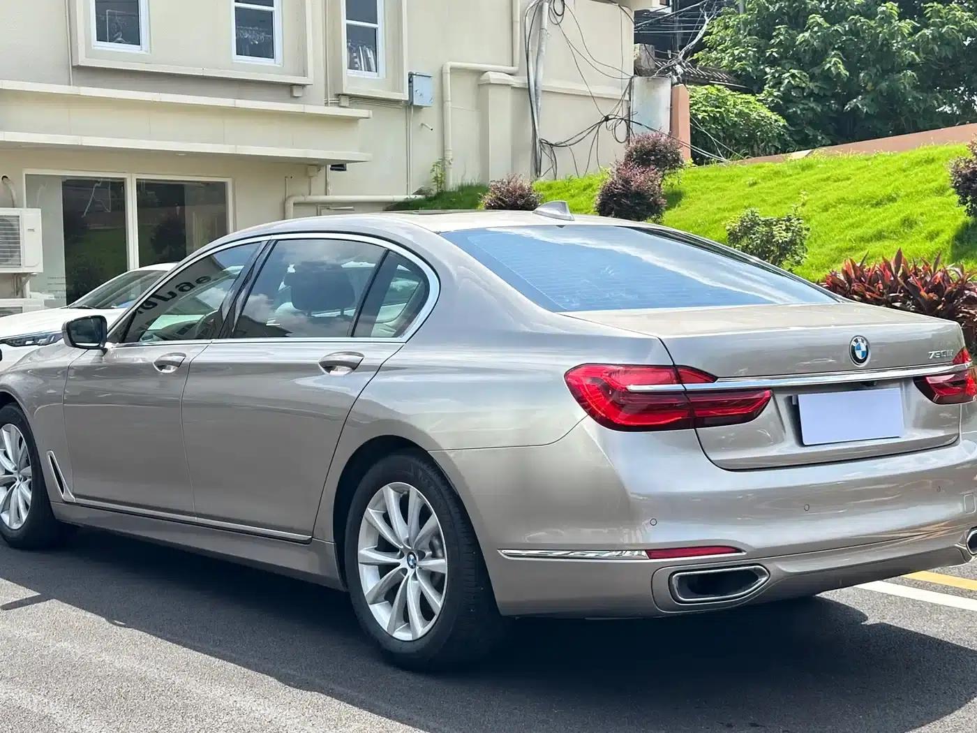 2017 BMW 7 Series 730Li Leading Edition — миниатюра 4
