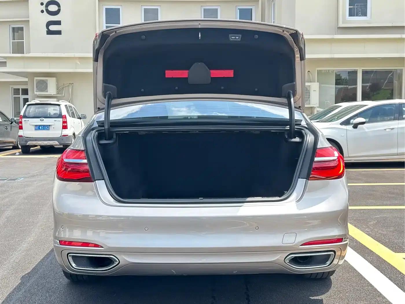 2017 BMW 7 Series 730Li Leading Edition — миниатюра 8