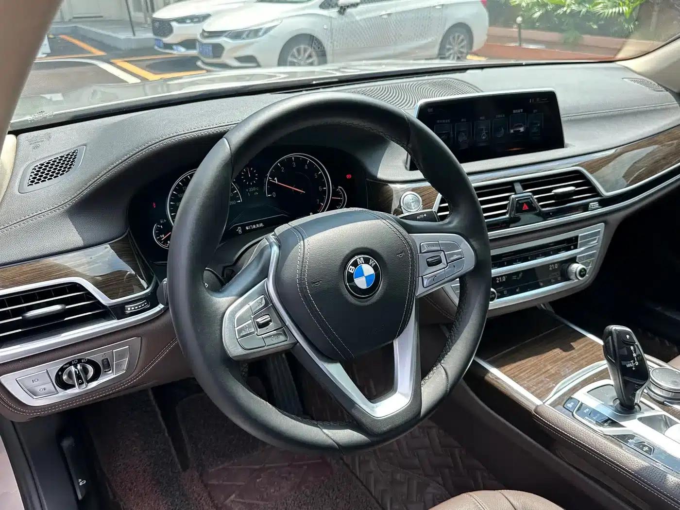 2017 BMW 7 Series 730Li Leading Edition — миниатюра 10