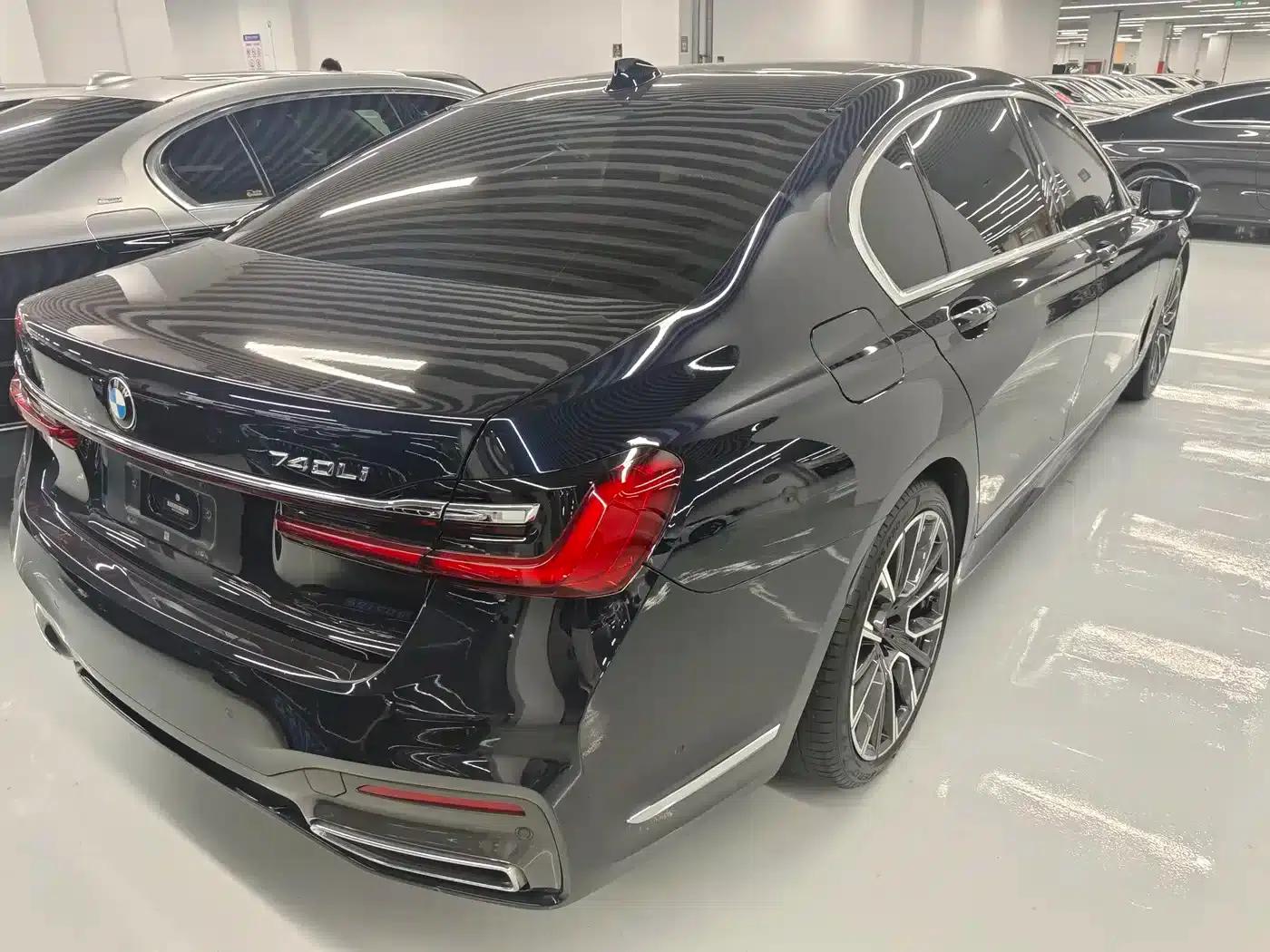 2022 BMW 7 Series 740Li Luxury M Sport Package — миниатюра 4
