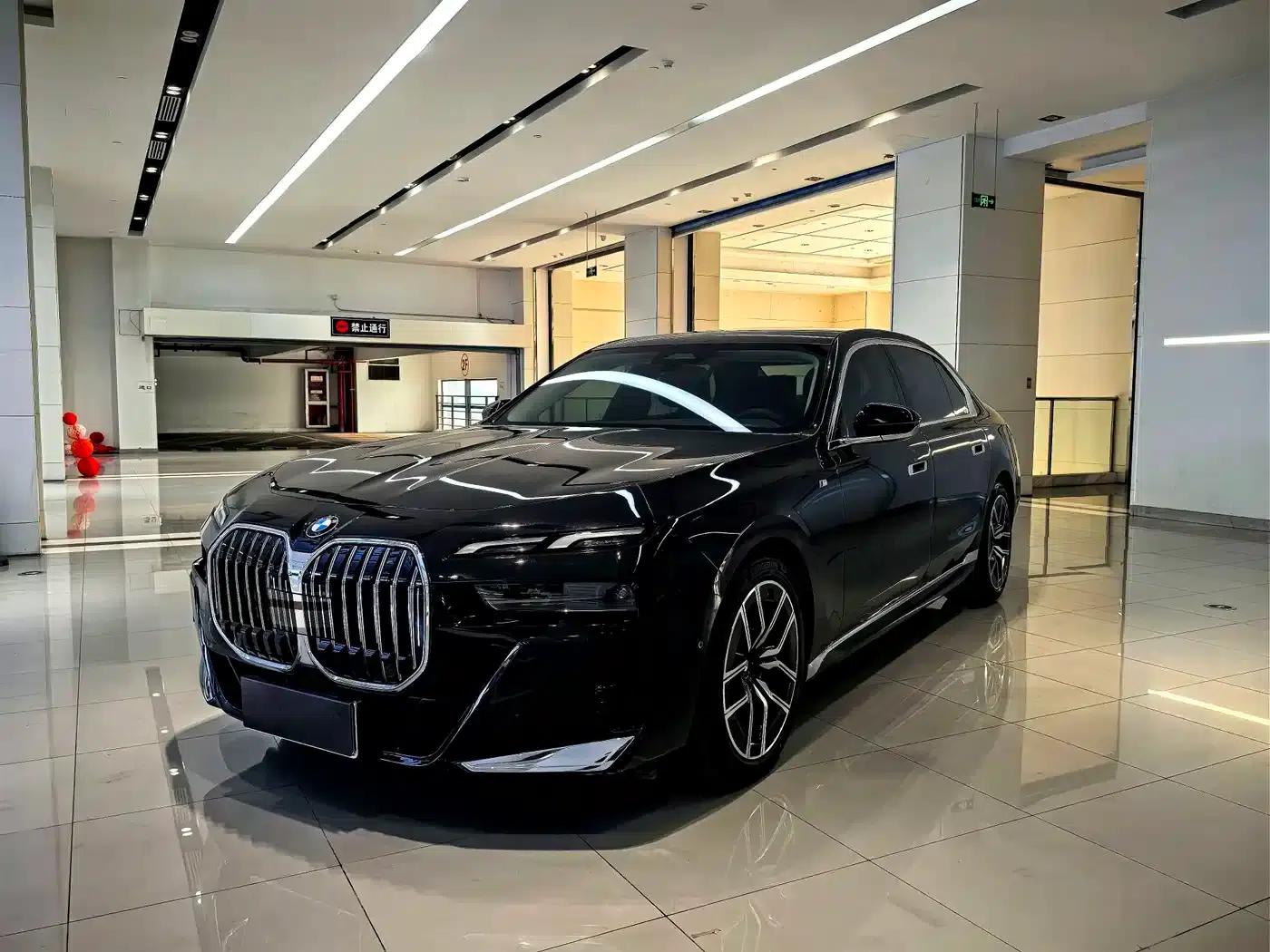 2023 BMW 7 Series 735Li M Sport Package — миниатюра 1