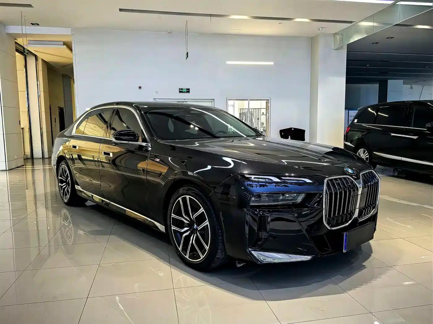 2023 BMW 7 Series 735Li M Sport Package — миниатюра 3