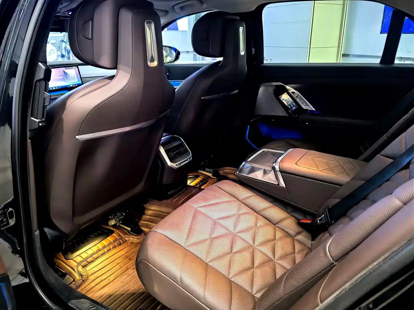 2023 BMW 7 Series 735Li M Sport Package — миниатюра 6