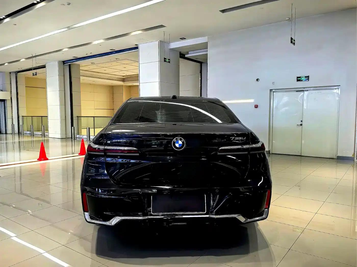 2023 BMW 7 Series 735Li M Sport Package — миниатюра 8