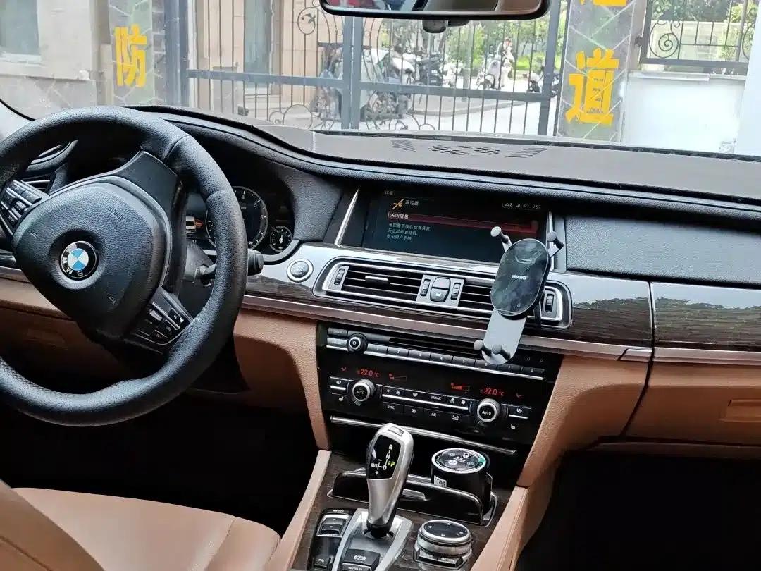 BMW 7 Series 2013 730Li Leading Edition — миниатюра 9