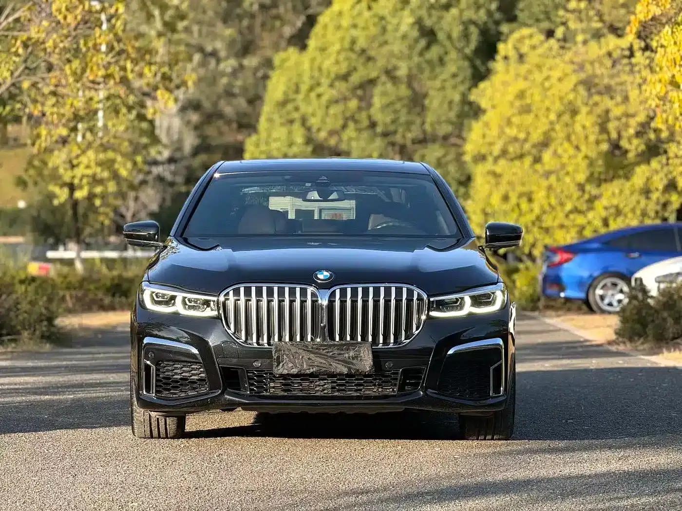2019 BMW 7 Series 740Li Leading Edition M Sport Package — миниатюра 2