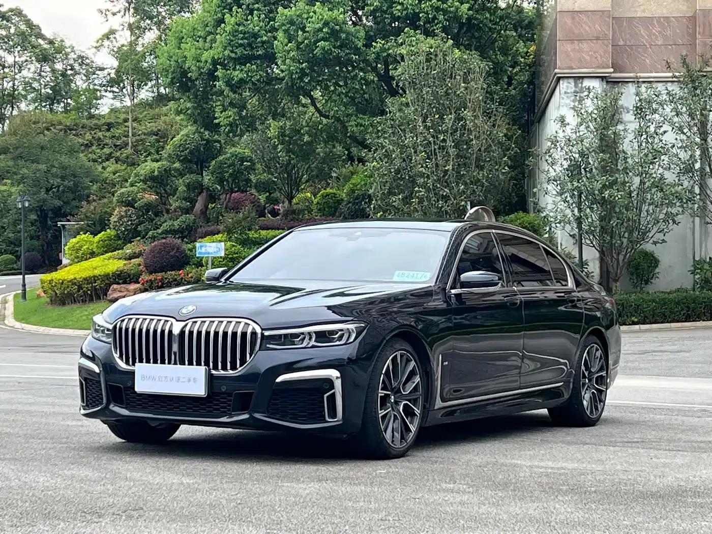 2019 BMW 7 Series 740Li Leading Edition M Sport Package — миниатюра 1