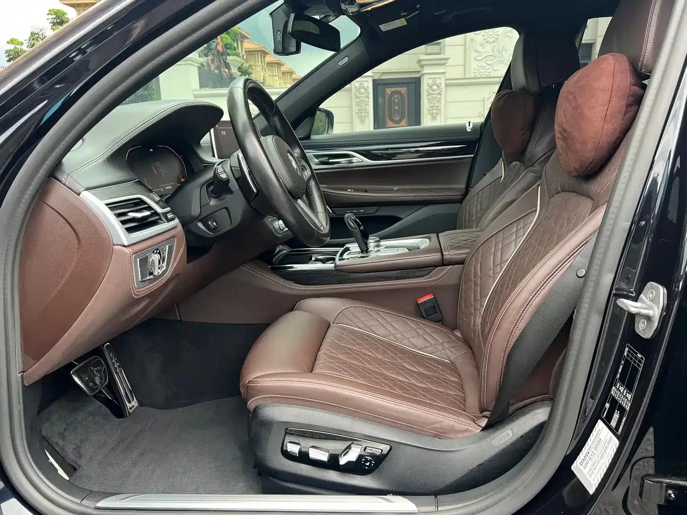 2019 BMW 7 Series 740Li Leading Edition M Sport Package — миниатюра 13
