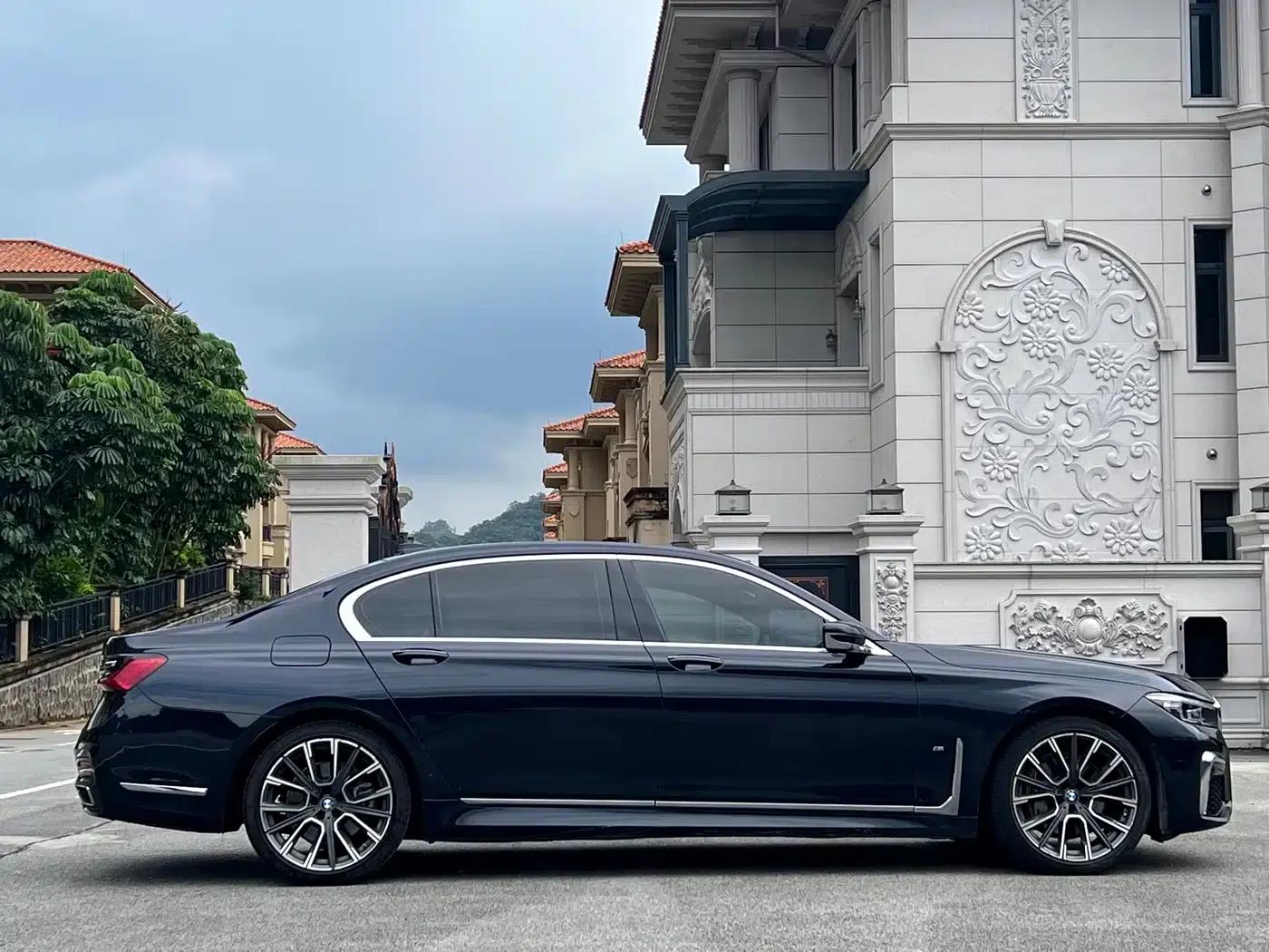 2019 BMW 7 Series 740Li Leading Edition M Sport Package — миниатюра 4