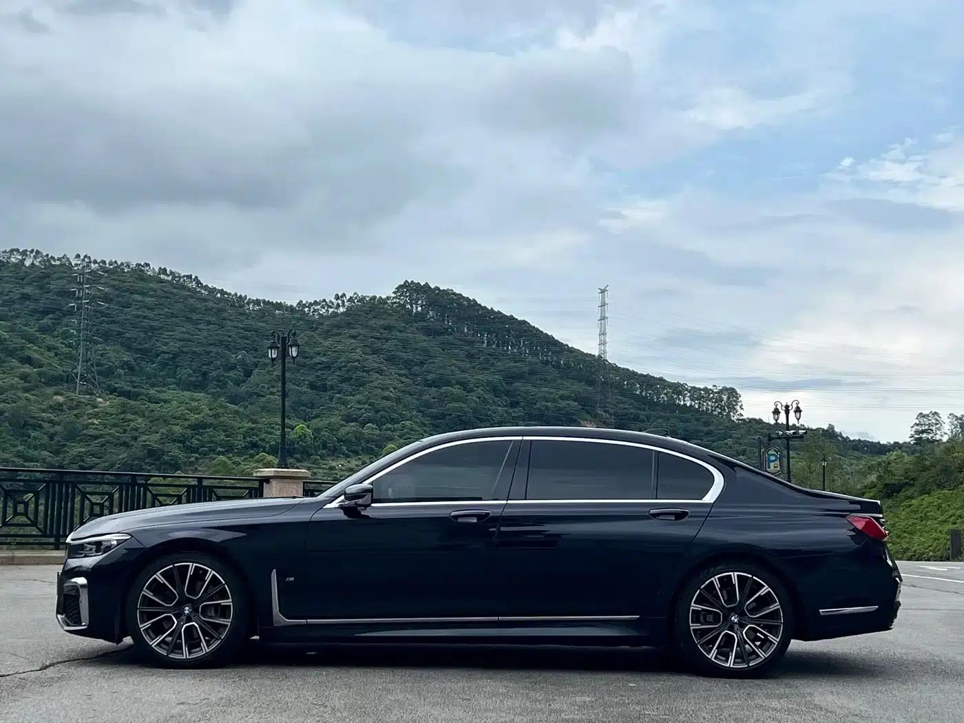 2019 BMW 7 Series 740Li Leading Edition M Sport Package — миниатюра 8