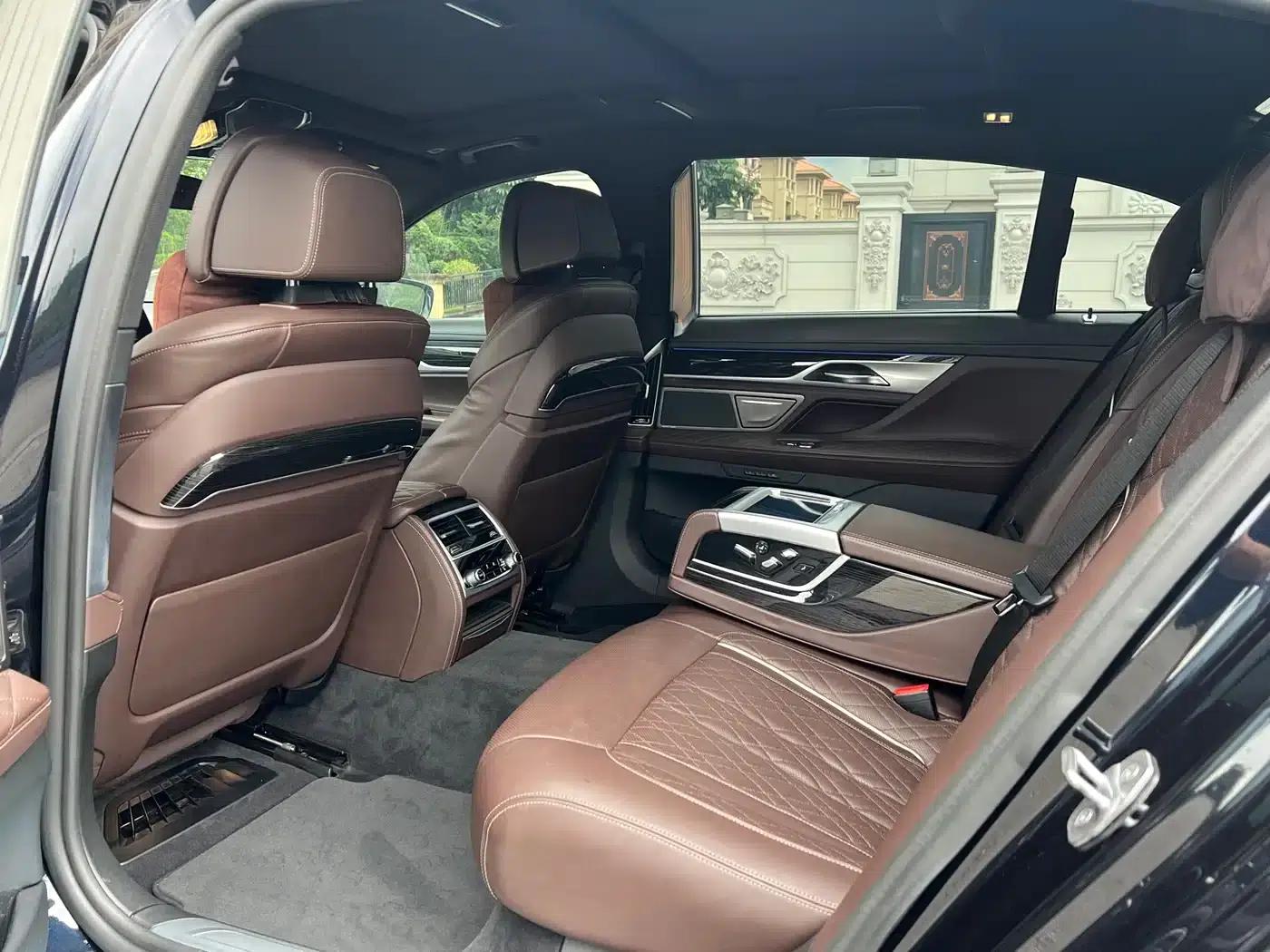 2019 BMW 7 Series 740Li Leading Edition M Sport Package — миниатюра 10