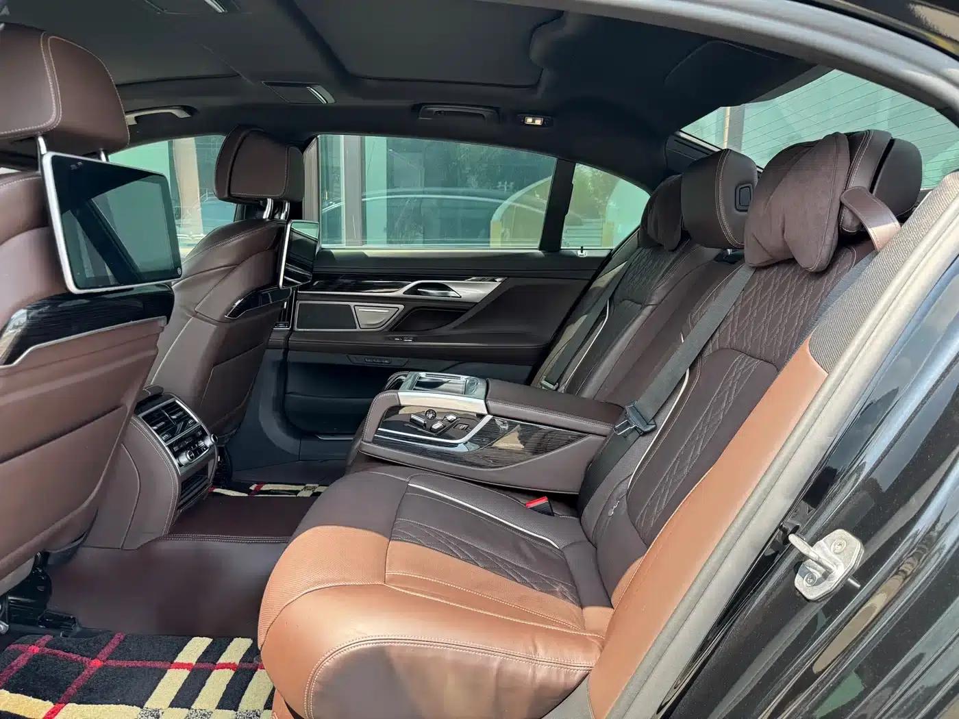 2019 BMW 7 Series 730Li M Sport Package — миниатюра 11