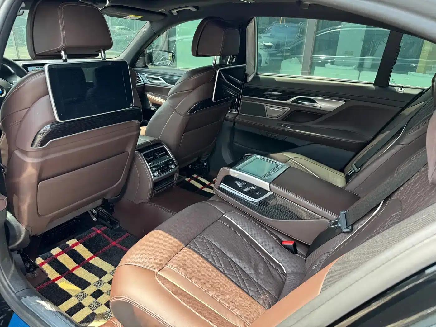 2019 BMW 7 Series 730Li M Sport Package — миниатюра 12
