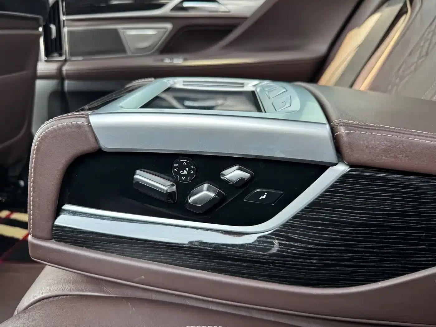 2019 BMW 7 Series 730Li M Sport Package — миниатюра 15