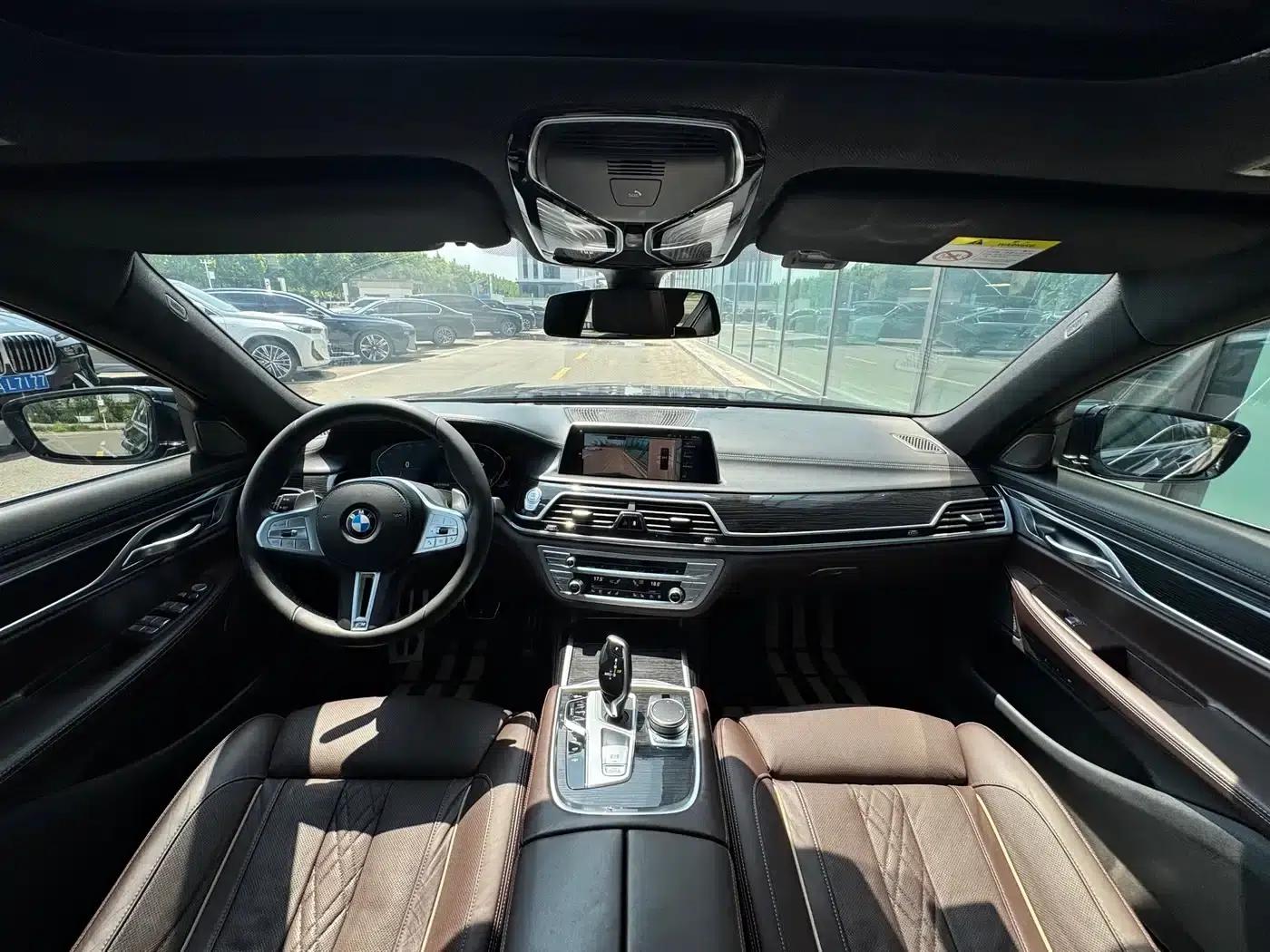 2019 BMW 7 Series 730Li M Sport Package — миниатюра 18