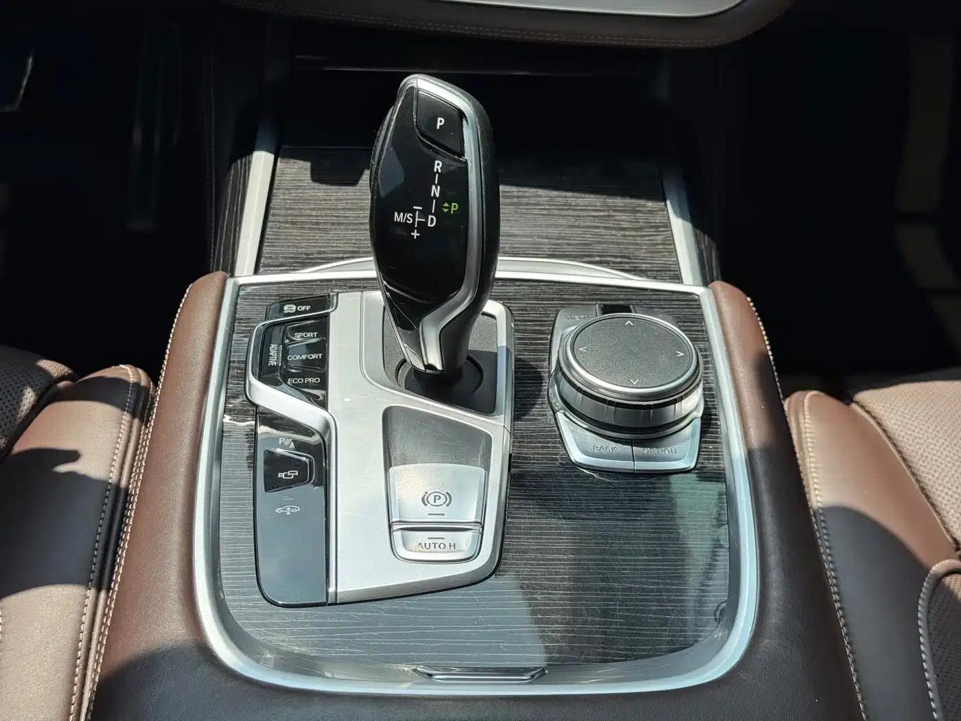 2019 BMW 7 Series 730Li M Sport Package — миниатюра 19