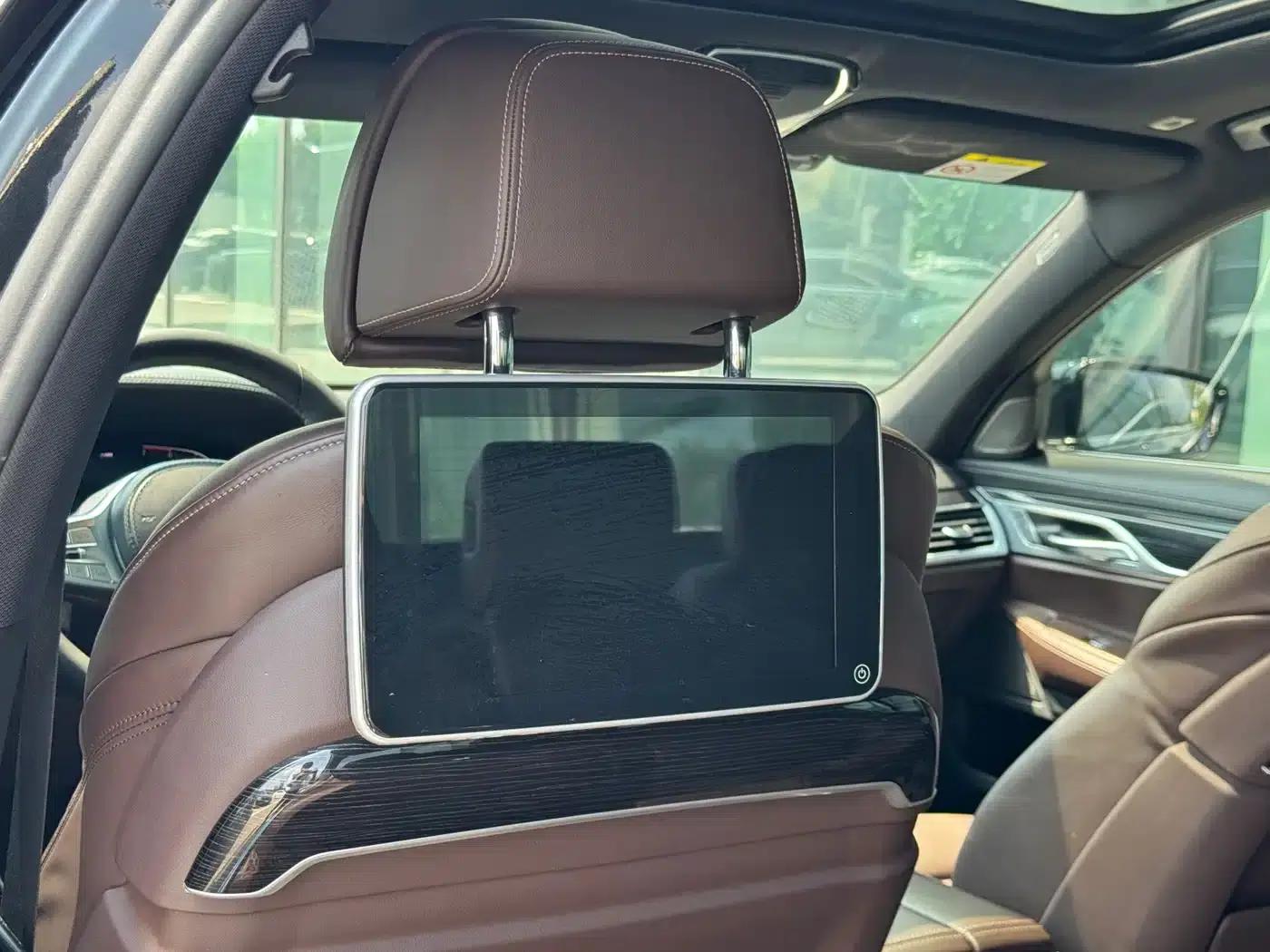 2019 BMW 7 Series 730Li M Sport Package — миниатюра 22