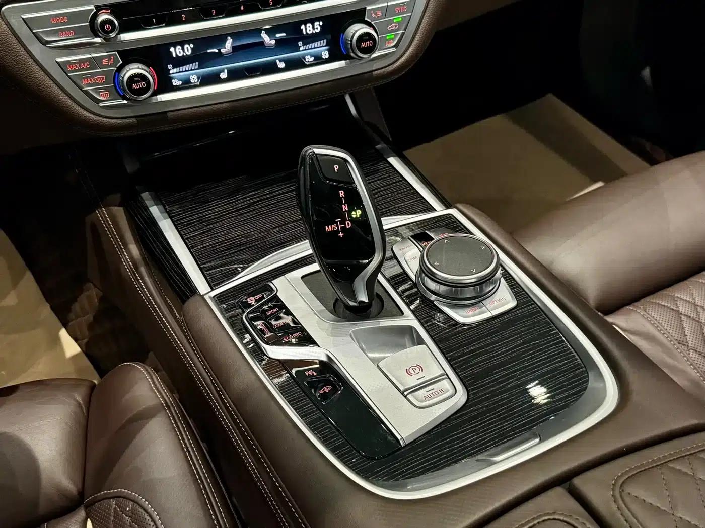2019 BMW 7 Series Facelift 740Li Leading Edition M Sport Package — миниатюра 12