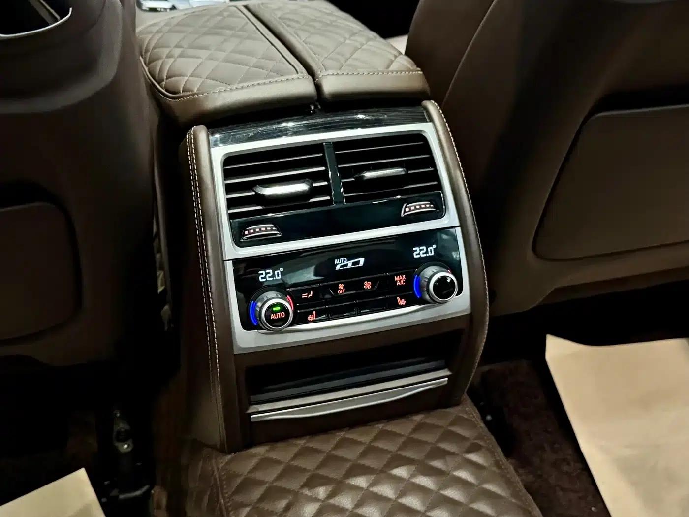 2019 BMW 7 Series Facelift 740Li Leading Edition M Sport Package — миниатюра 13