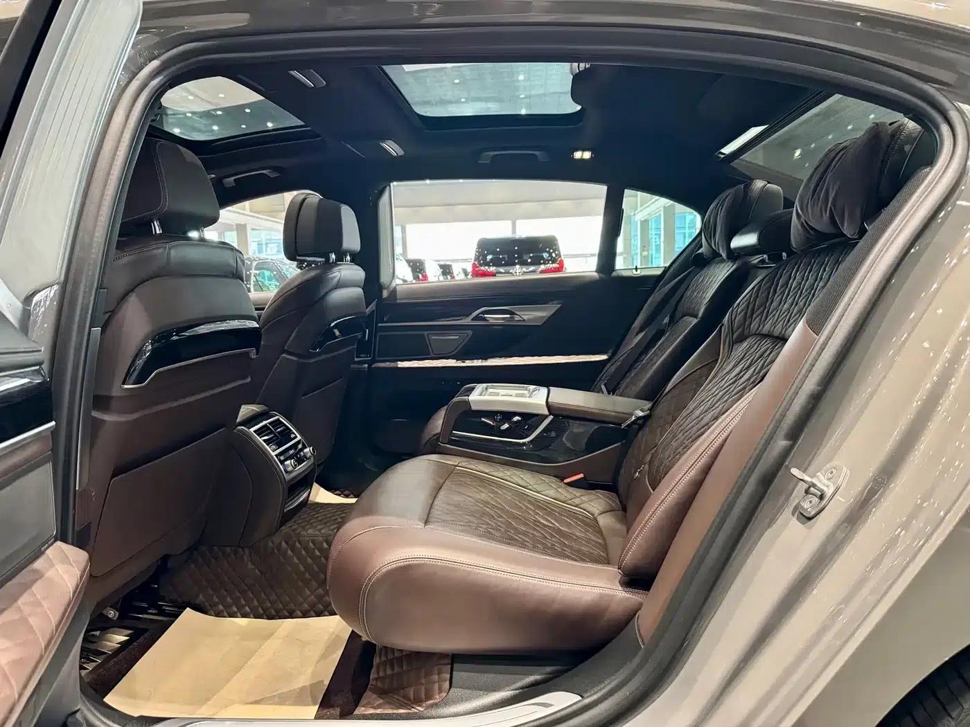 2019 BMW 7 Series Facelift 740Li Leading Edition M Sport Package — миниатюра 5