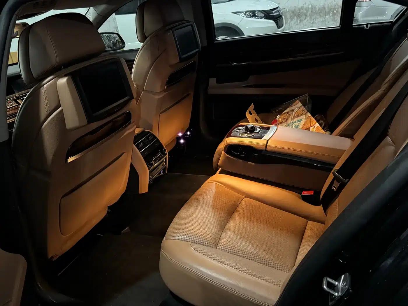 BMW 7 Series 2010 760Li China 60th Anniversary Edition — миниатюра 5