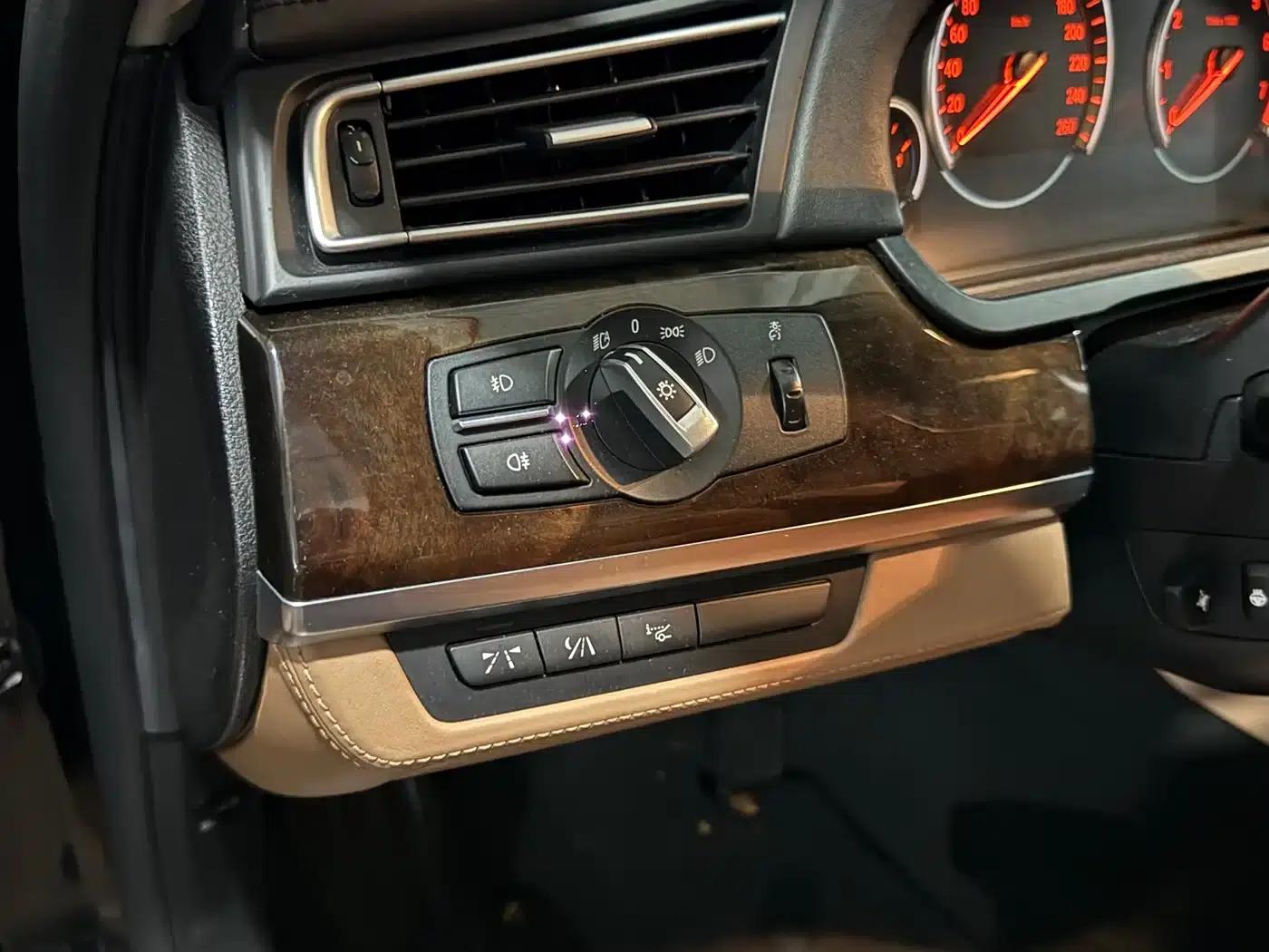 BMW 7 Series 2010 760Li China 60th Anniversary Edition — миниатюра 6