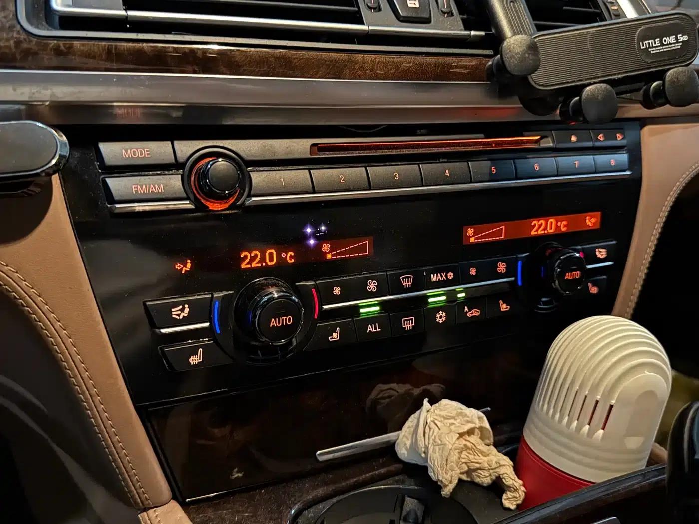 BMW 7 Series 2010 760Li China 60th Anniversary Edition — миниатюра 9