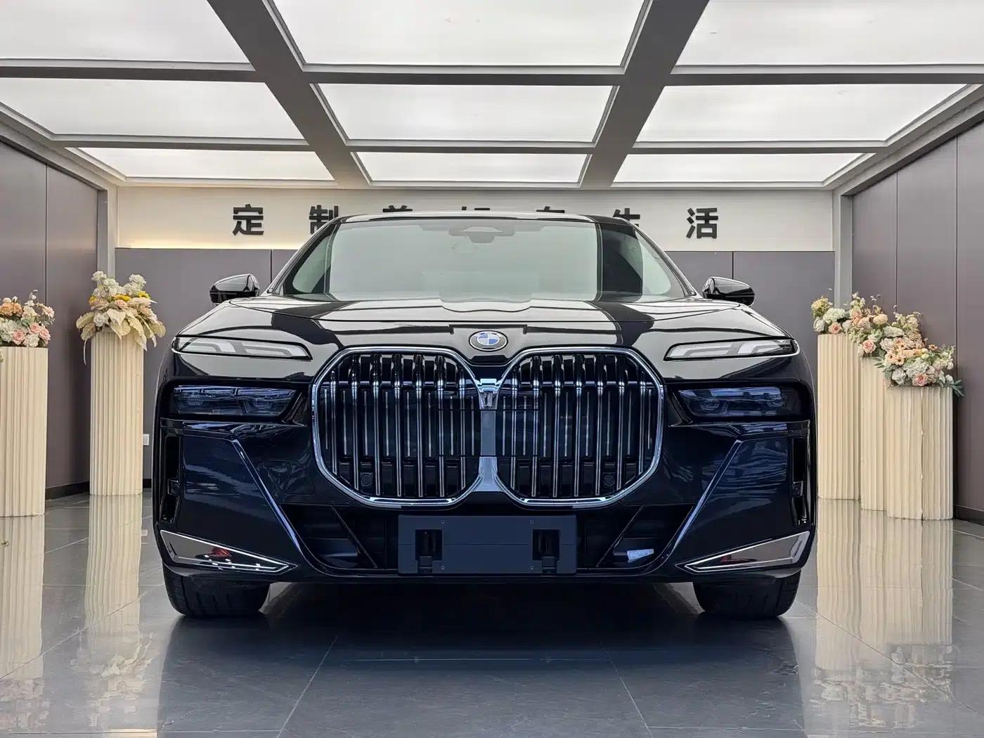 2023 BMW 7 Series 735Li Luxury Package — миниатюра 2