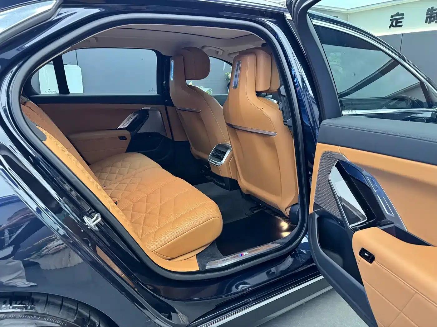 2023 BMW 7 Series 735Li Luxury Package — миниатюра 11