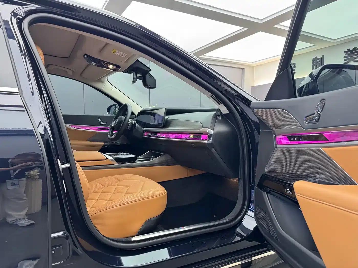 2023 BMW 7 Series 735Li Luxury Package — миниатюра 9