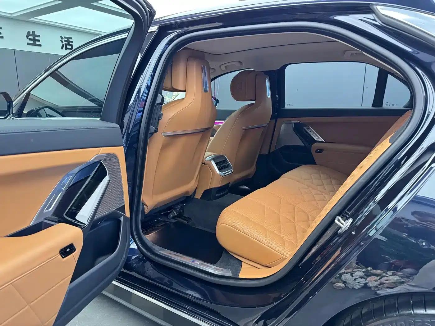 2023 BMW 7 Series 735Li Luxury Package — миниатюра 10