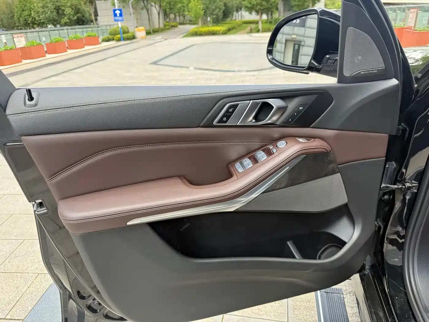 BMW X5 2022 xDrive 30Li M Sport Package — миниатюра 17