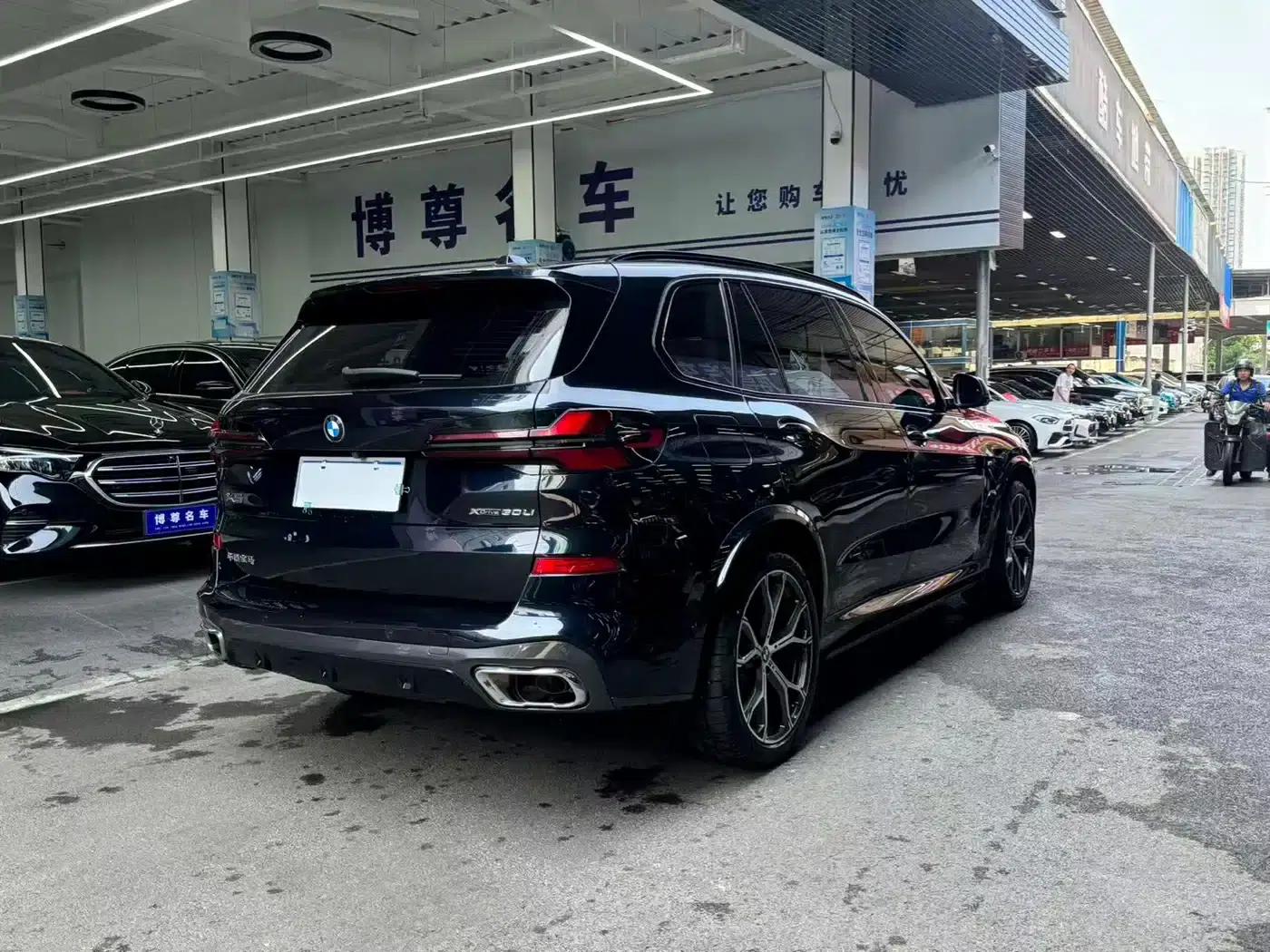 BMW X5 2023 xDrive 30Li Luxury M Sport Package — миниатюра 23