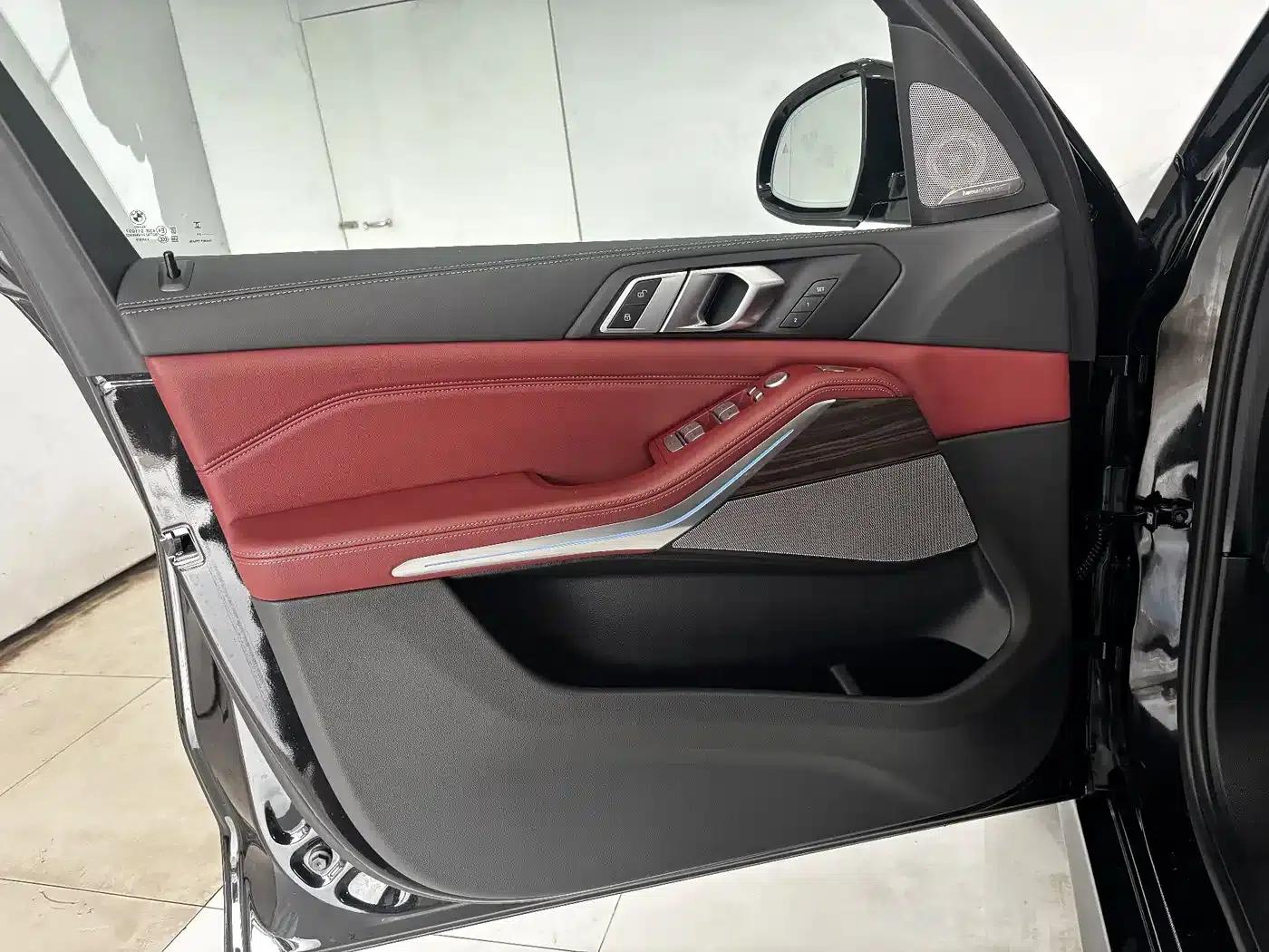 BMW X5 2025 xDrive 40Li M Sport Shadow Edition — миниатюра 11