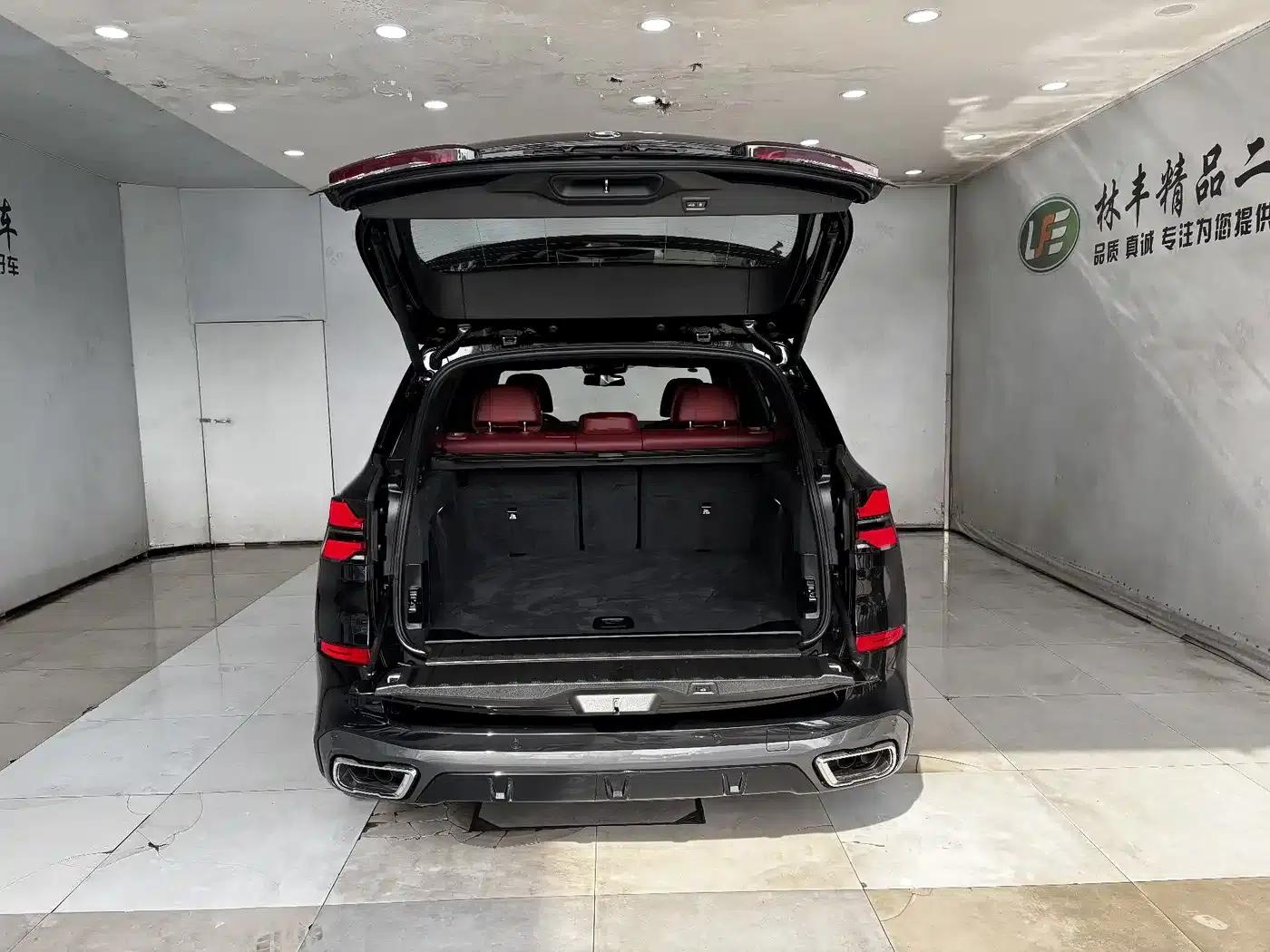 BMW X5 2025 xDrive 40Li M Sport Shadow Edition — миниатюра 29