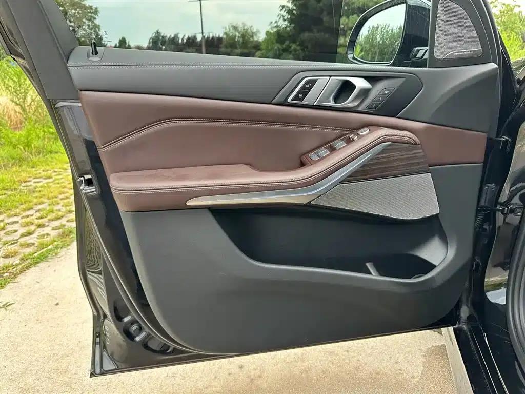 BMW X5 2023 xDrive 40Li M Sport Shadow Edition — миниатюра 12