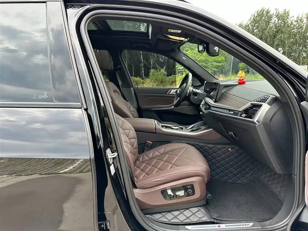 BMW X5 2023 xDrive 40Li M Sport Shadow Edition — миниатюра 16