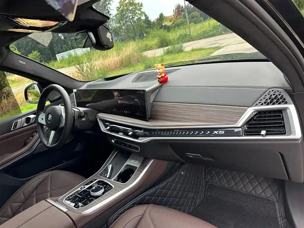 BMW X5 2023 xDrive 40Li M Sport Shadow Edition — миниатюра 17
